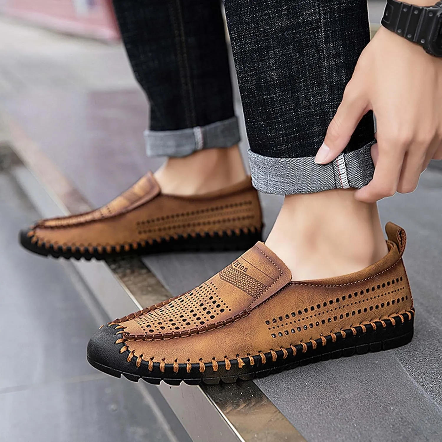 Men's Breathable Walking Shoes Comfortable Casual Leather Shoes Lightweight Loafers Retro Business Office Shoes Hollowed Out Leather Casual Shoes Outdoor Hiking Driving Shoes